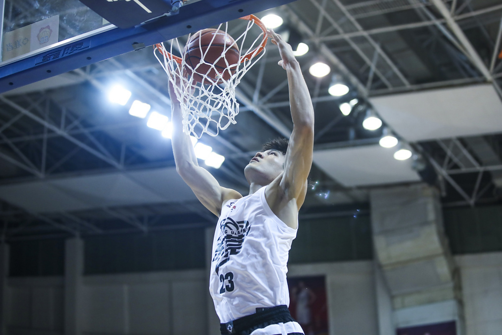 7月15日,2023年cba选秀大会在成都举行,最终从宁波队交易到状元签的