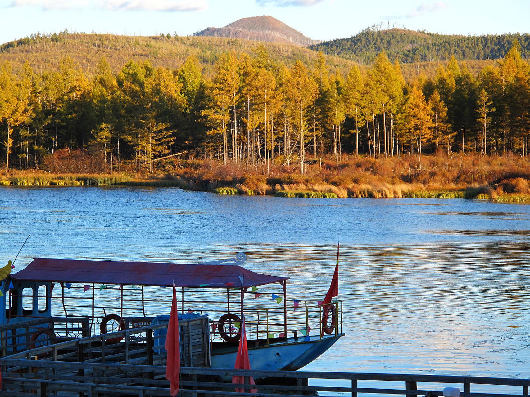 0#阿尔山·柴河旅游景区,坐落于内蒙古东部,交通便捷,是黄金旅游区.