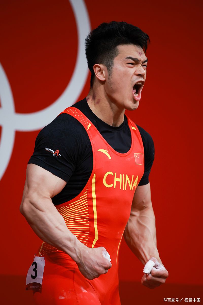 巴黎奥运会举重项目男子73公斤级比赛,中国运动员石智勇内收肌崩断,无