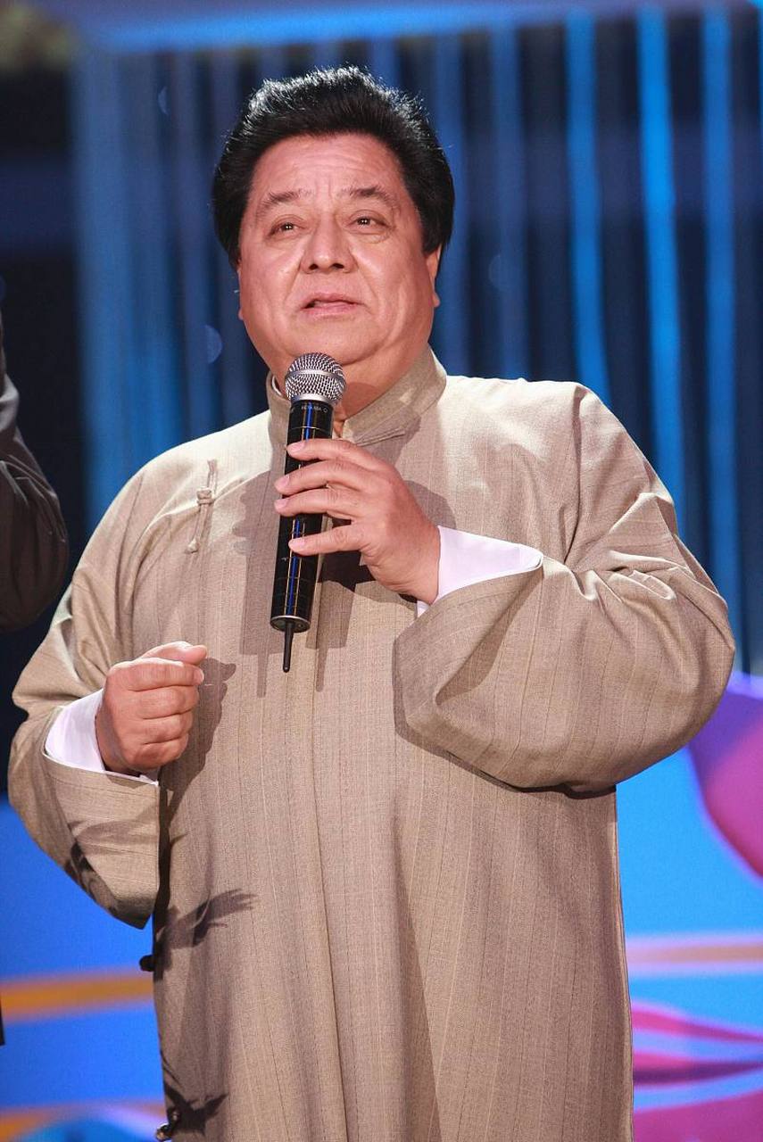 有一次,赵忠祥带着儿子赵方和倪萍一起吃饭,倪萍顺口问赵方:方子今年