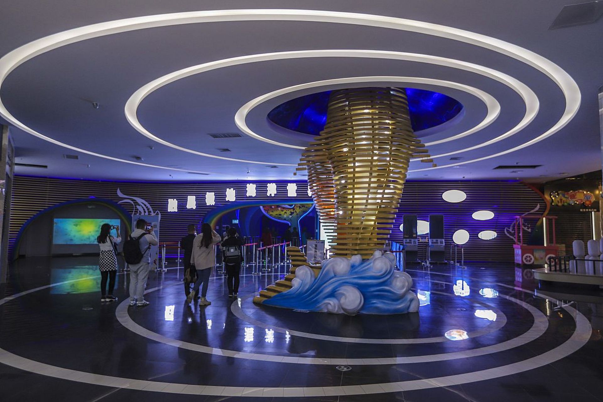 厦门科技馆,国内领先的综合性科技馆,也是备受瞩目的亲子旅游胜地,被