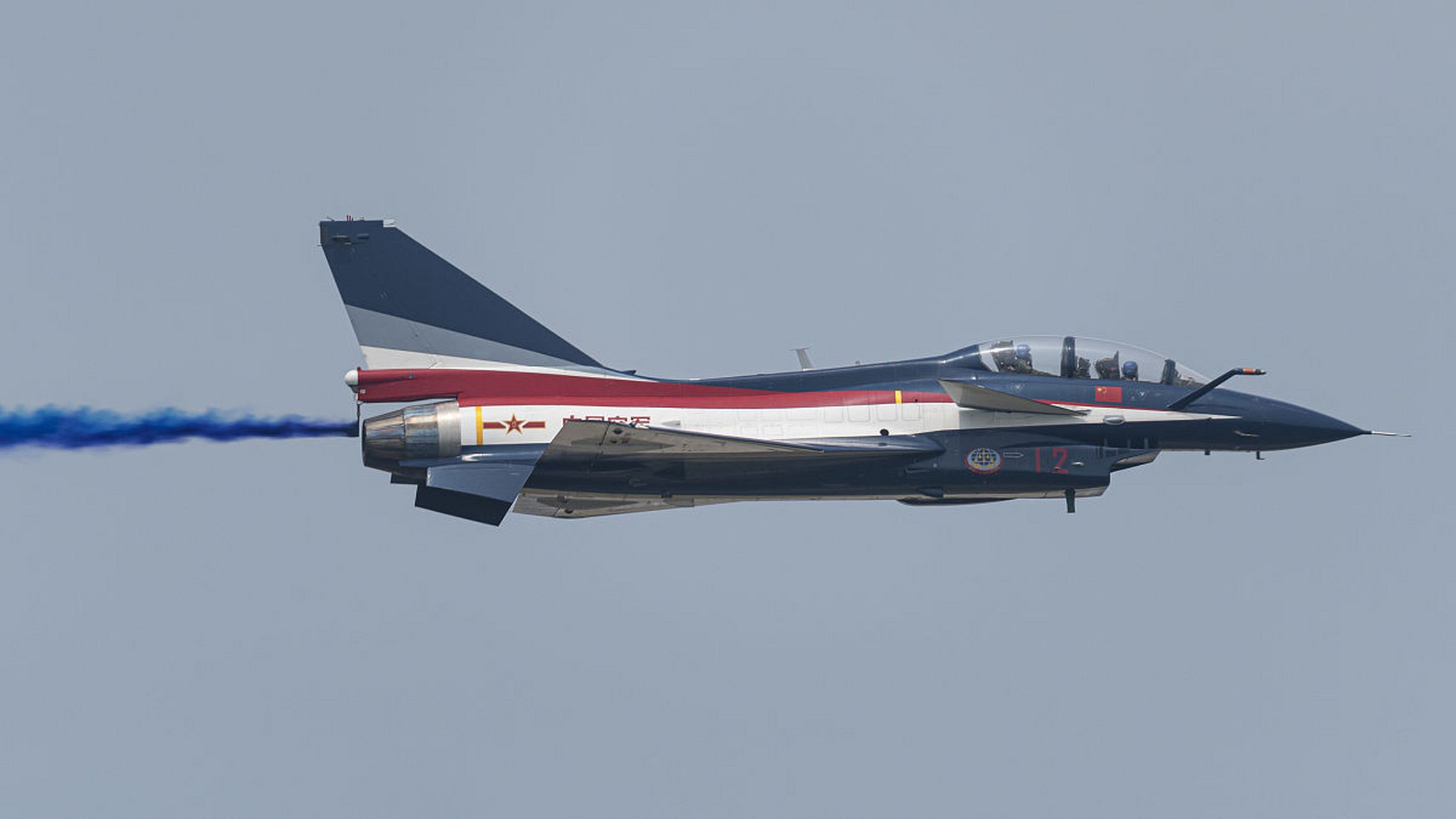 见证中国海空力量#  2月份,中国在军用航空器领域罕见地公开了两条