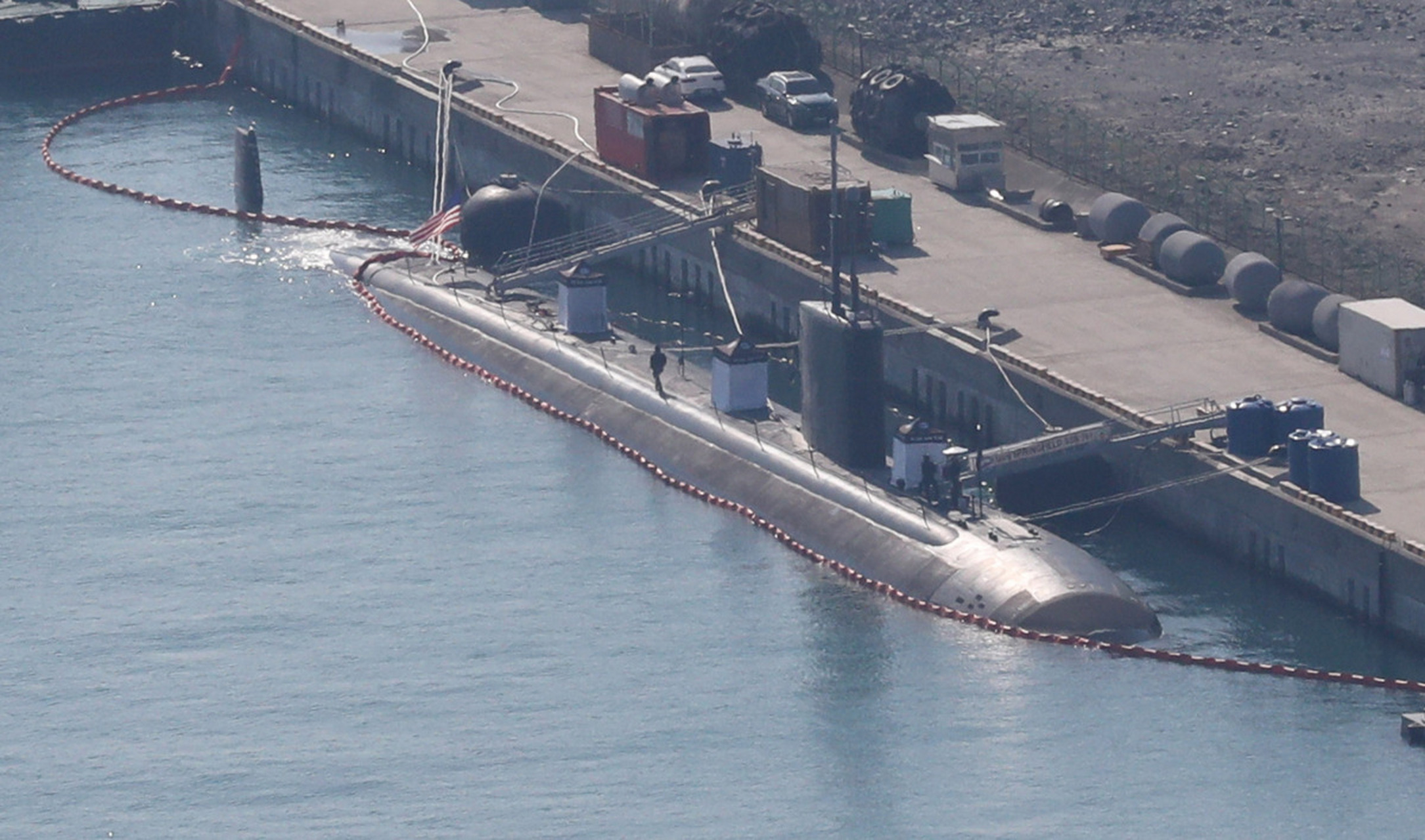 根据路透社和美联社消息,美国的密西根号核动力潜艇携带大约150枚