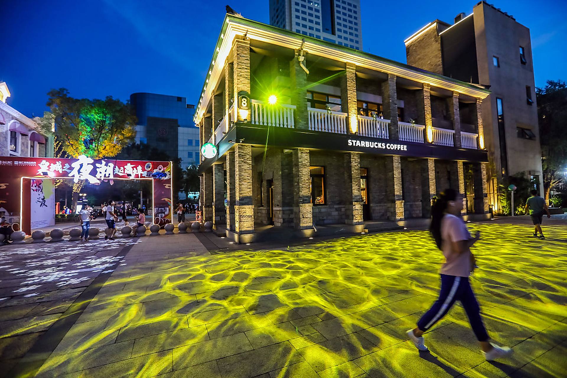 90探秘长沙特色民谣酒吧文化街  长沙的民谣酒吧文化街,是一个不容