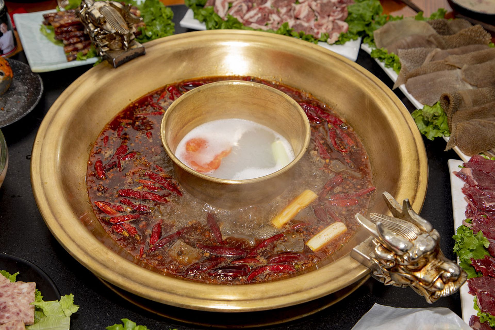 说 这是他们今天最后一天营业了 我们是他们最后一桌客人  我巨伤感