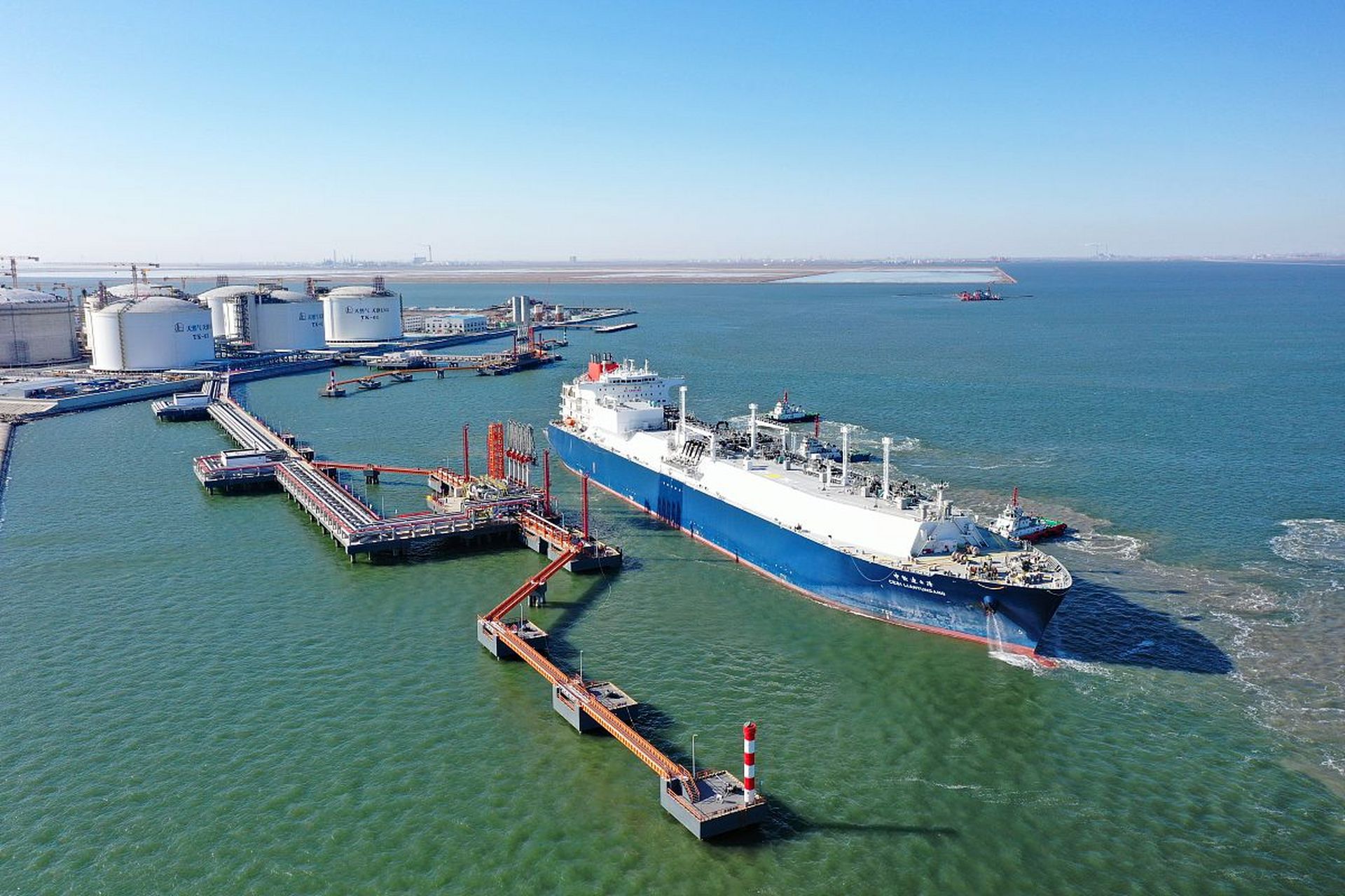 522连云港号是上海沪东造船厂制造的054型护卫舰,弦号522.