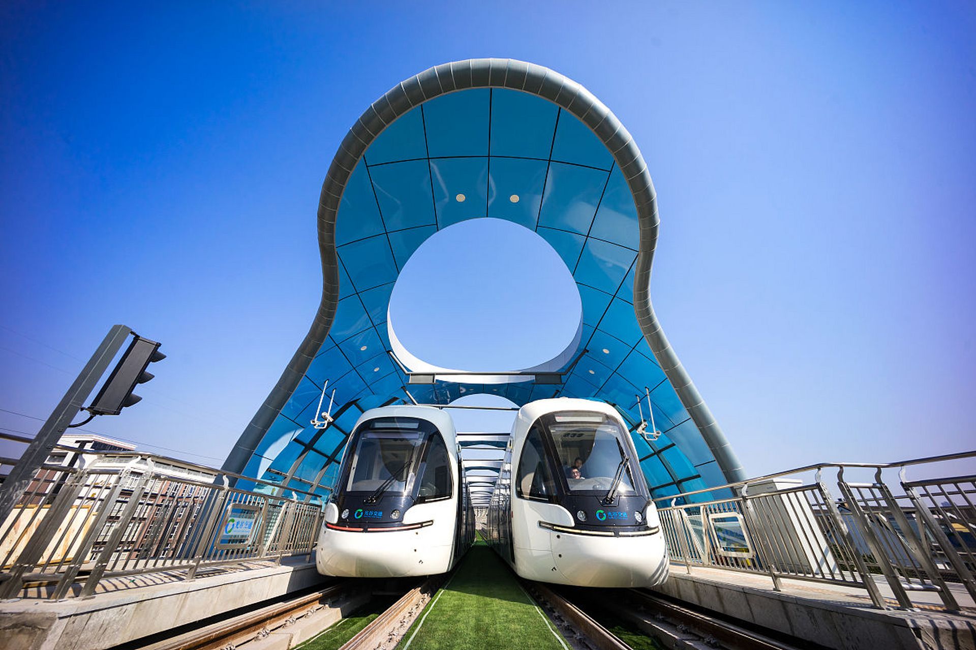 武汉光谷空轨旅游线正式开放迎客,成为国内首条开通运营的空轨线路!