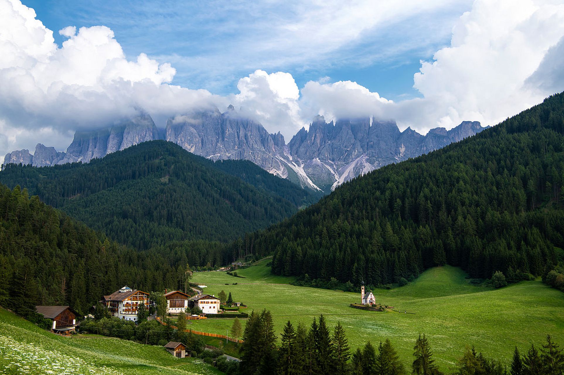 旅游胜地丨意大利·多洛米蒂 多洛米蒂国家公园内的山峰座座称奇,很多