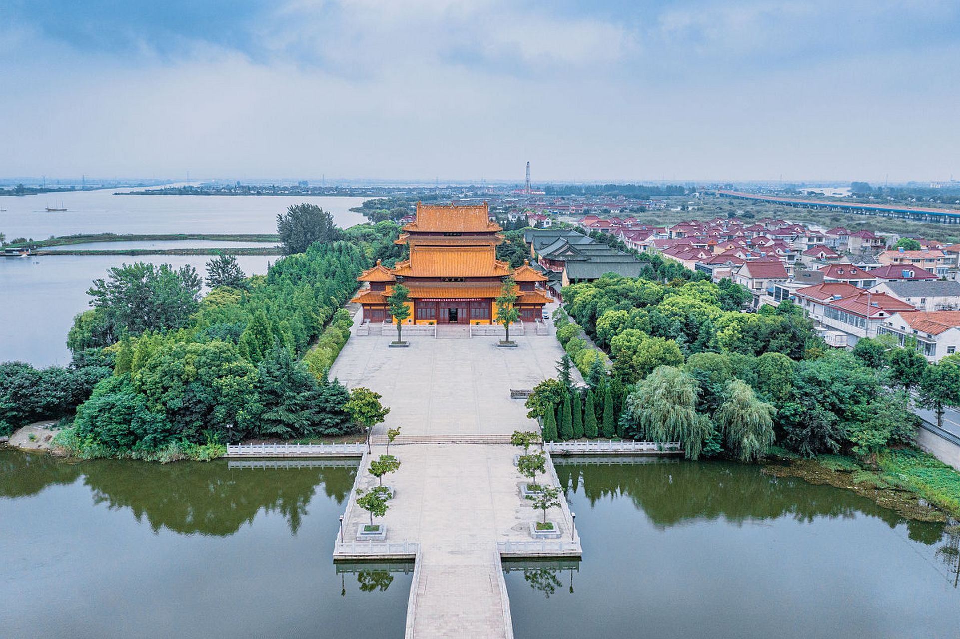 江苏靖江旅游景点有哪些?今天带你领略靖江的美景.  靖江是江苏省的一