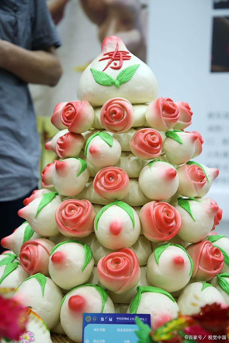 寿桃馒头是一种传统中式面食,以下是其营养与做法的相关介绍:寿桃馒头