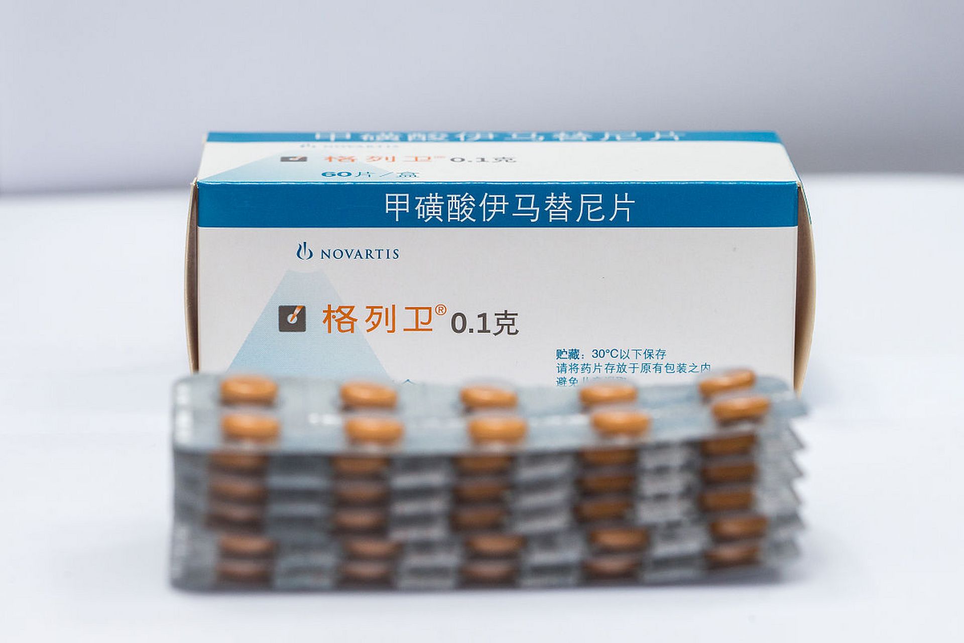 在电影《我不是药神》中,格列卫作为天价救命药的一个缩影,引起了无