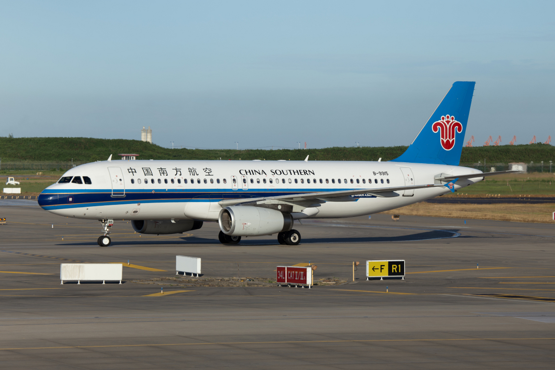 全球十大载客量最大的飞机: 第十名:  空客a330-300——搭乘295人.