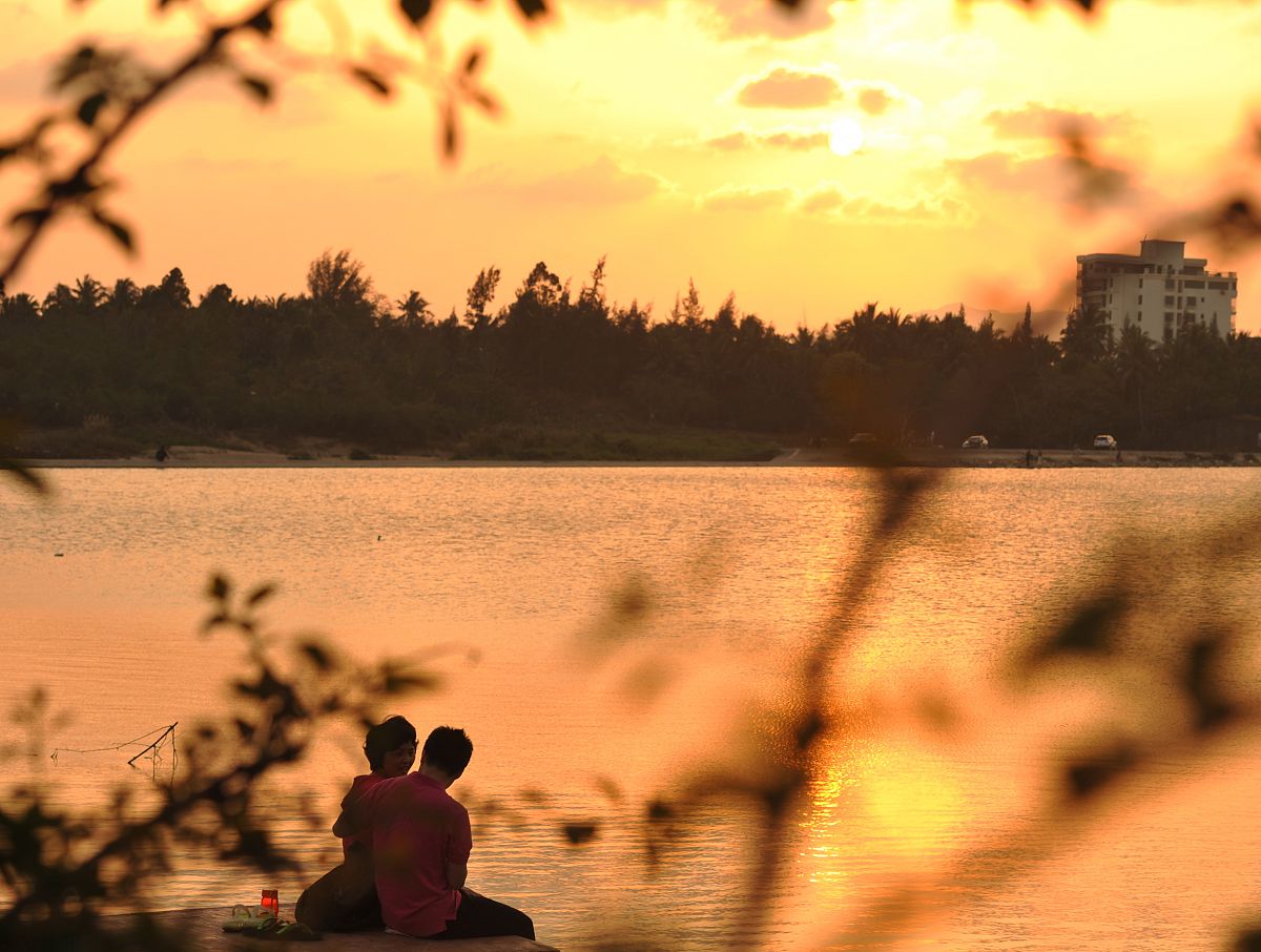 分手后,删不删联系方式是每对情侣经常纠结的事情