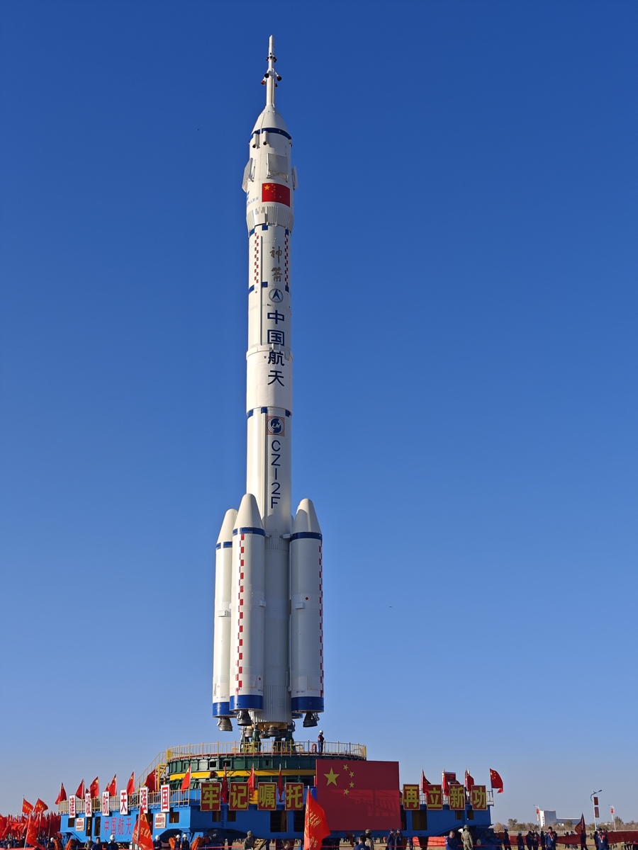 飞船的长征二号f遥十九运载火箭在酒泉卫星发射中心点火 中国航天图片