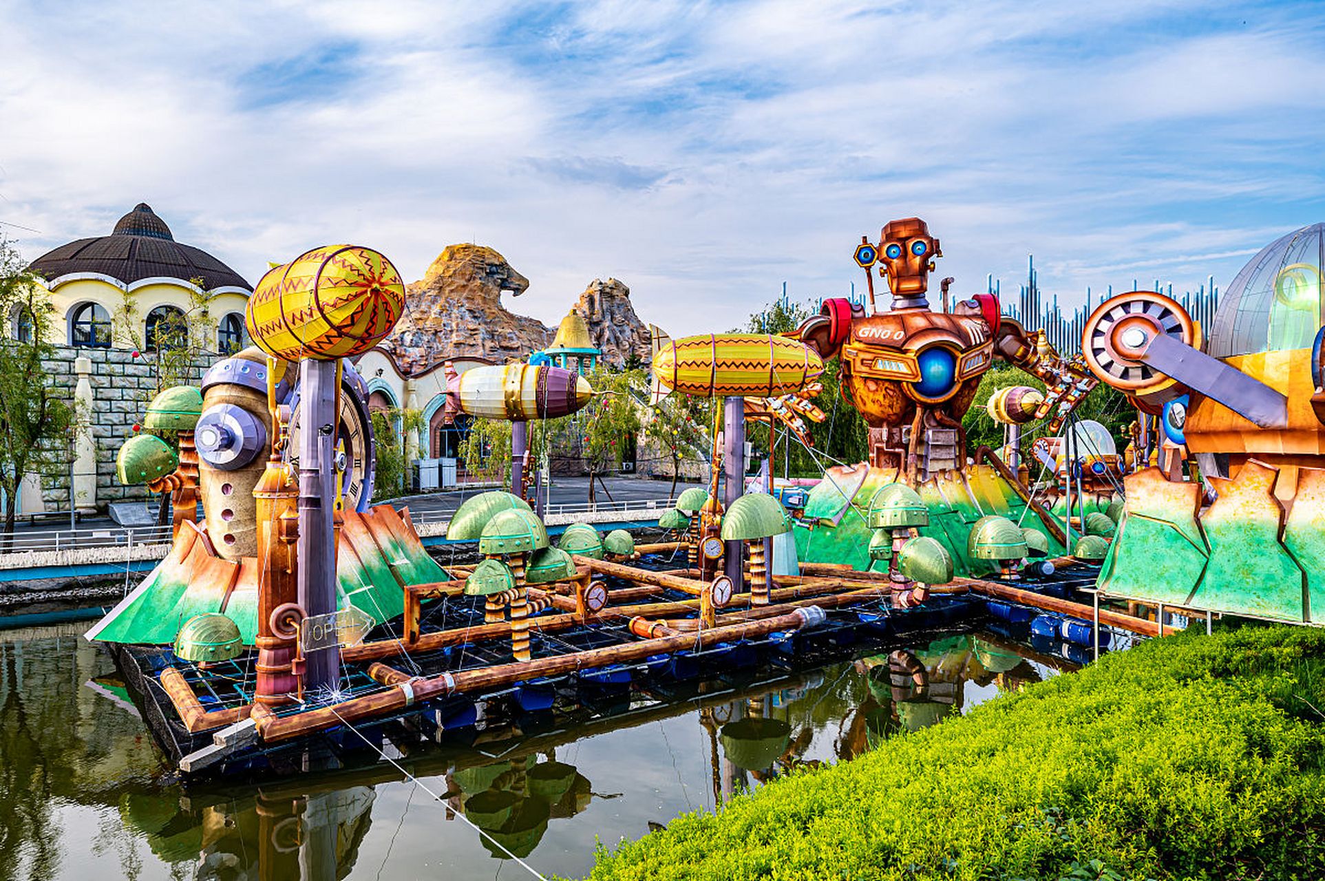 安徽芜湖方特乐园是中国最大的主题乐园之一,坐落于芜湖市,园内设计