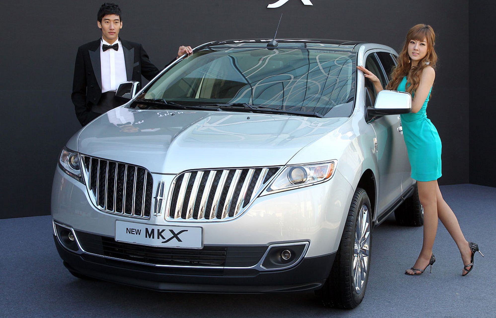 它的宽敞内饰和出色的乘坐舒适性让人感受到美国汽车制造的独特魅力.