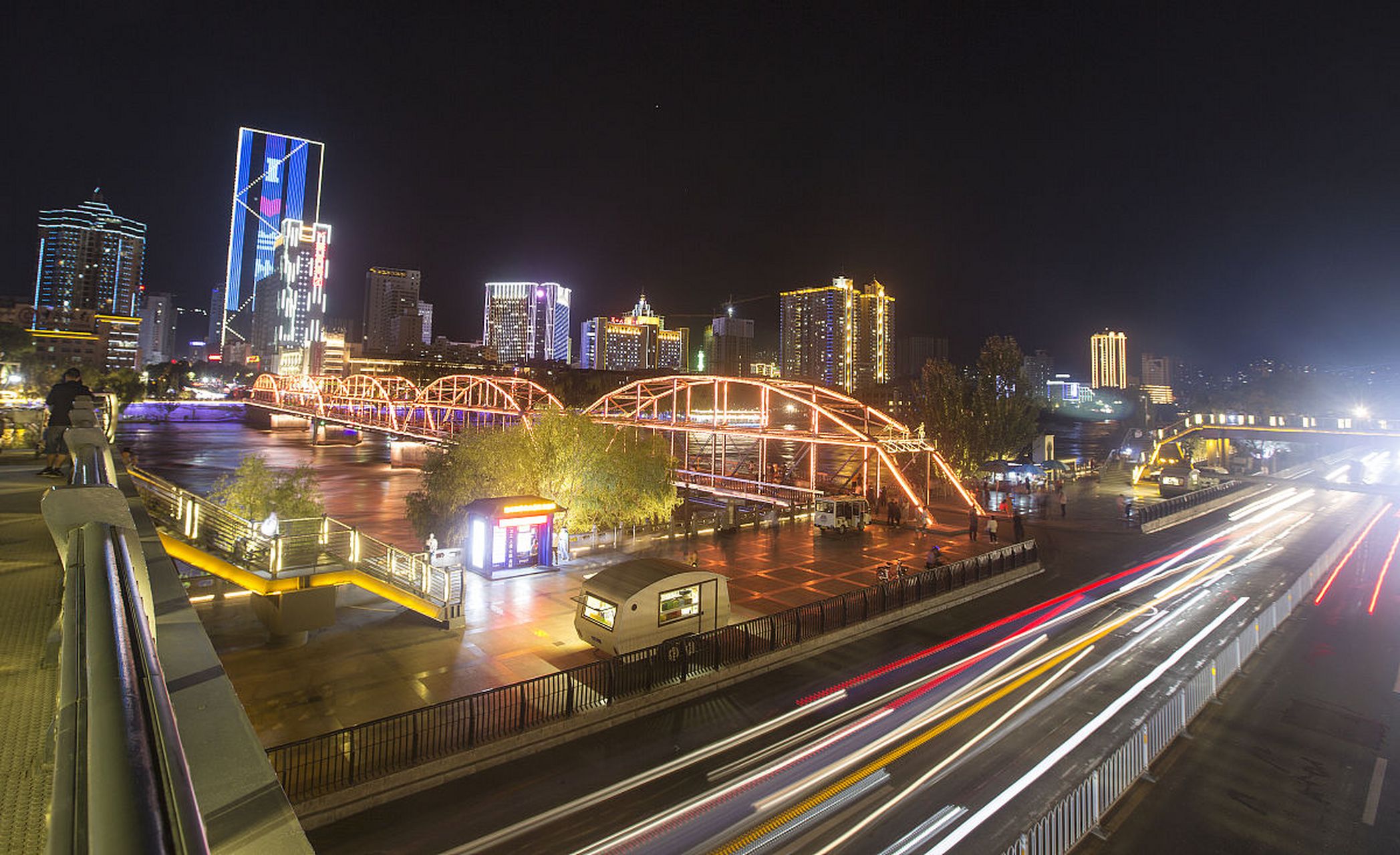 乐享周末分享吧#  99兰州夜景推荐99  78第一站:兰州中心 兰州