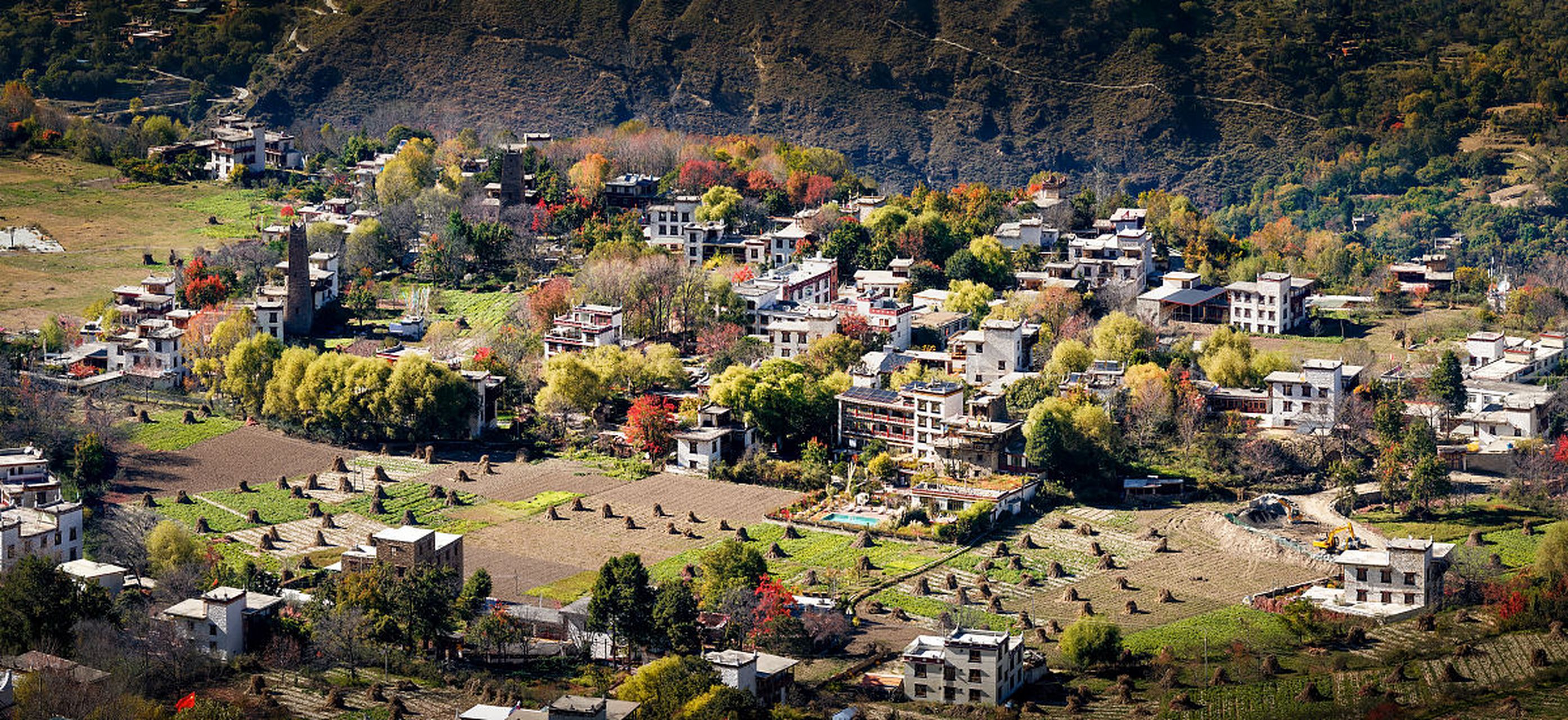 国内文旅# [微风][期待]四川·丹巴藏寨,简直就是一幅田园美景.