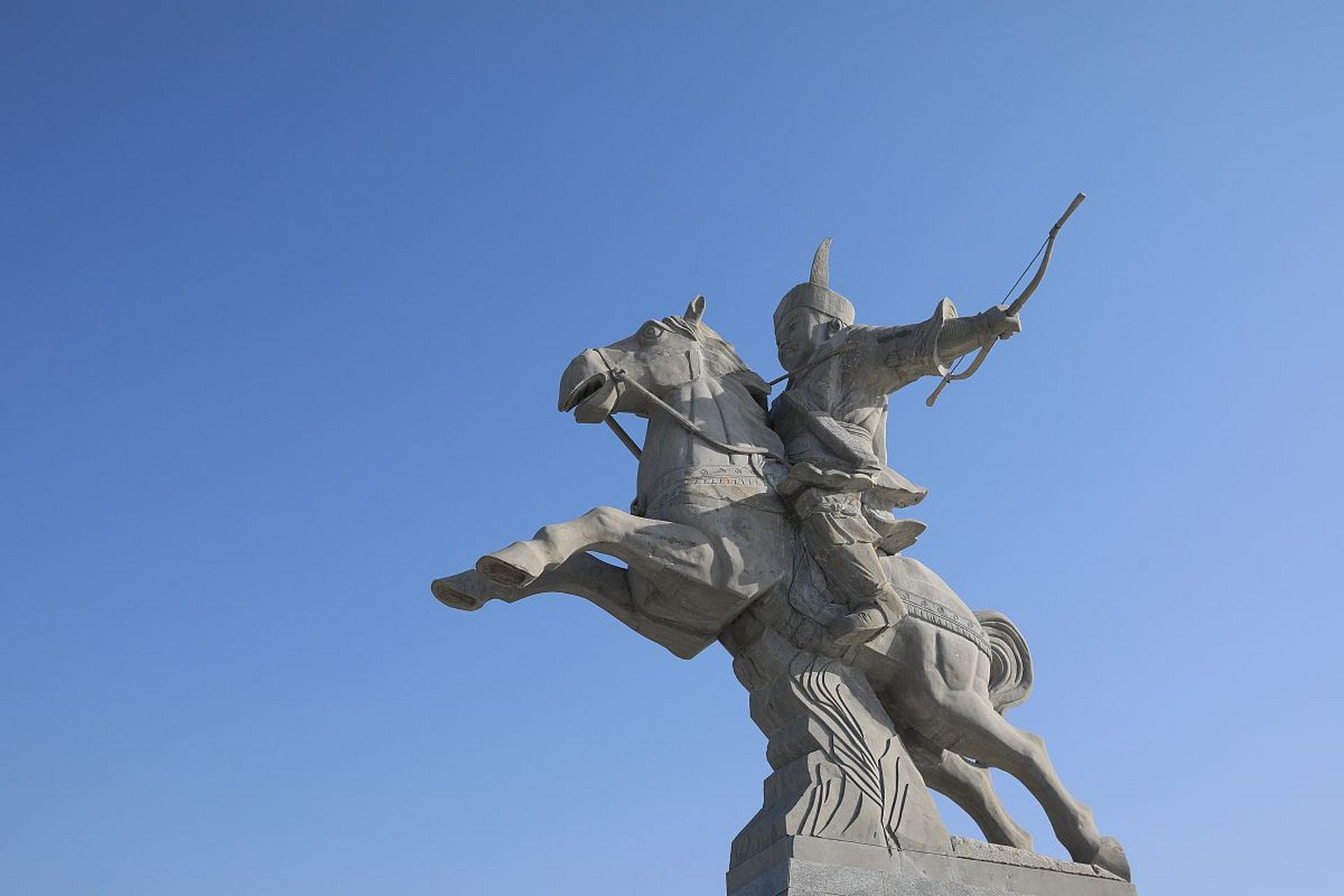 他的一生充满冒险和创新,成就丰硕,今天我们将为您