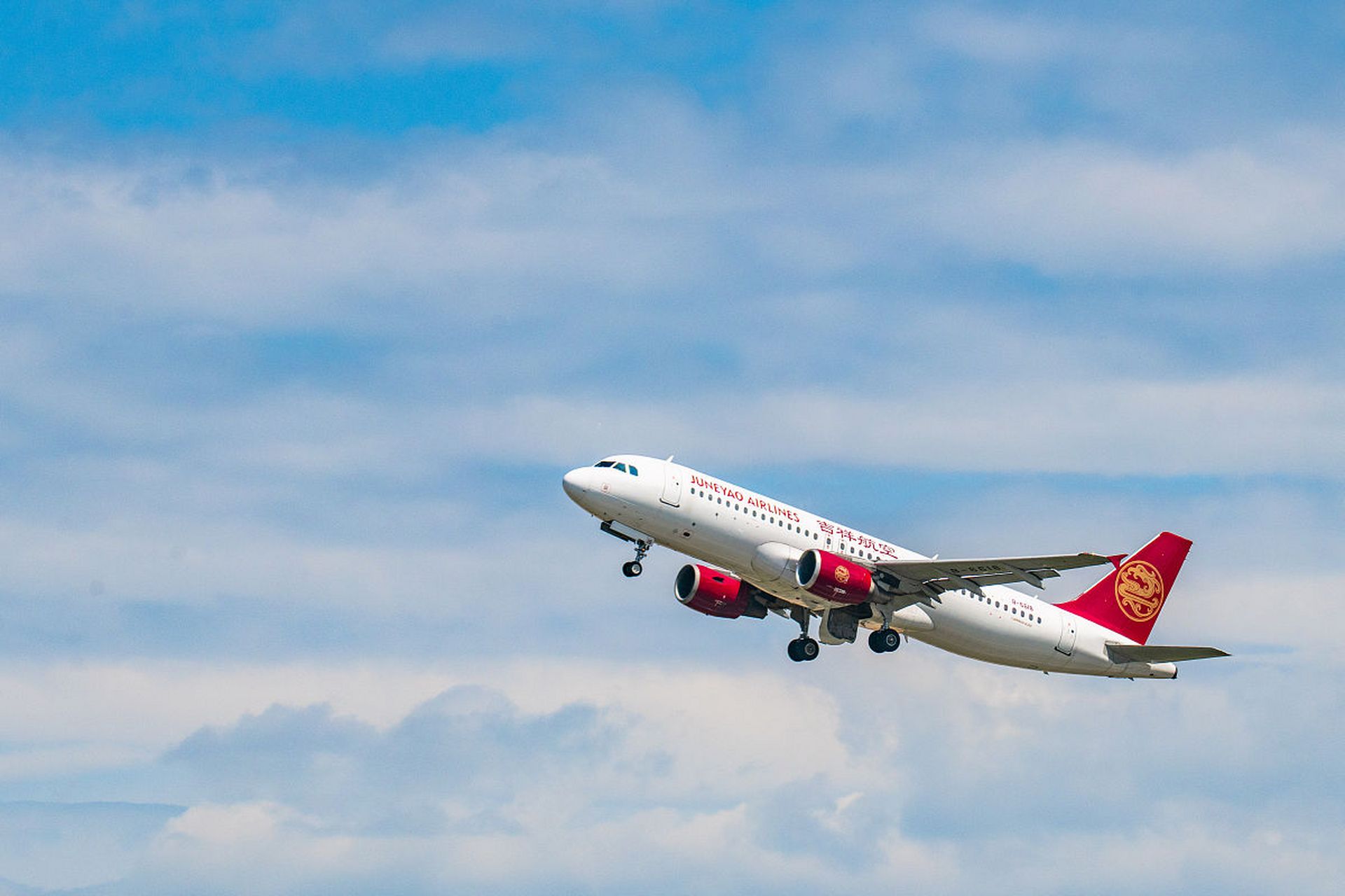 乘客困守飞机,真相令人震惊  在一个让人难以置信的事件中,一架吉祥