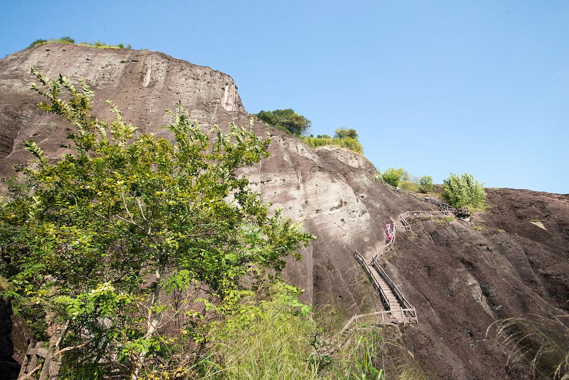 溪霞(怪石岭)4a景区位于南昌北郊溪霞镇,距城区20公里.