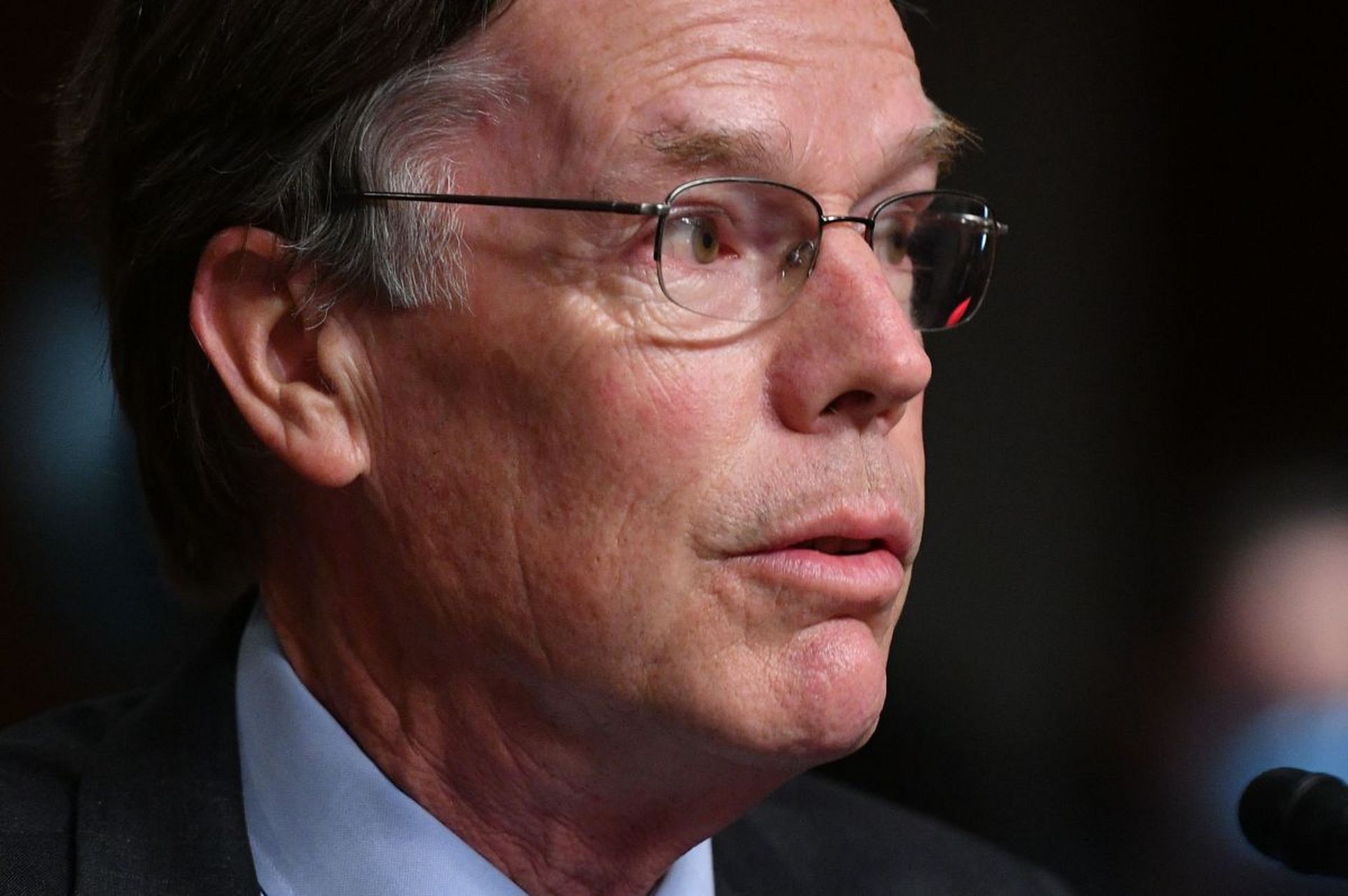 据香港卫视报道,美国驻华大使伯恩斯,在出席活动时声称,中国先后对五