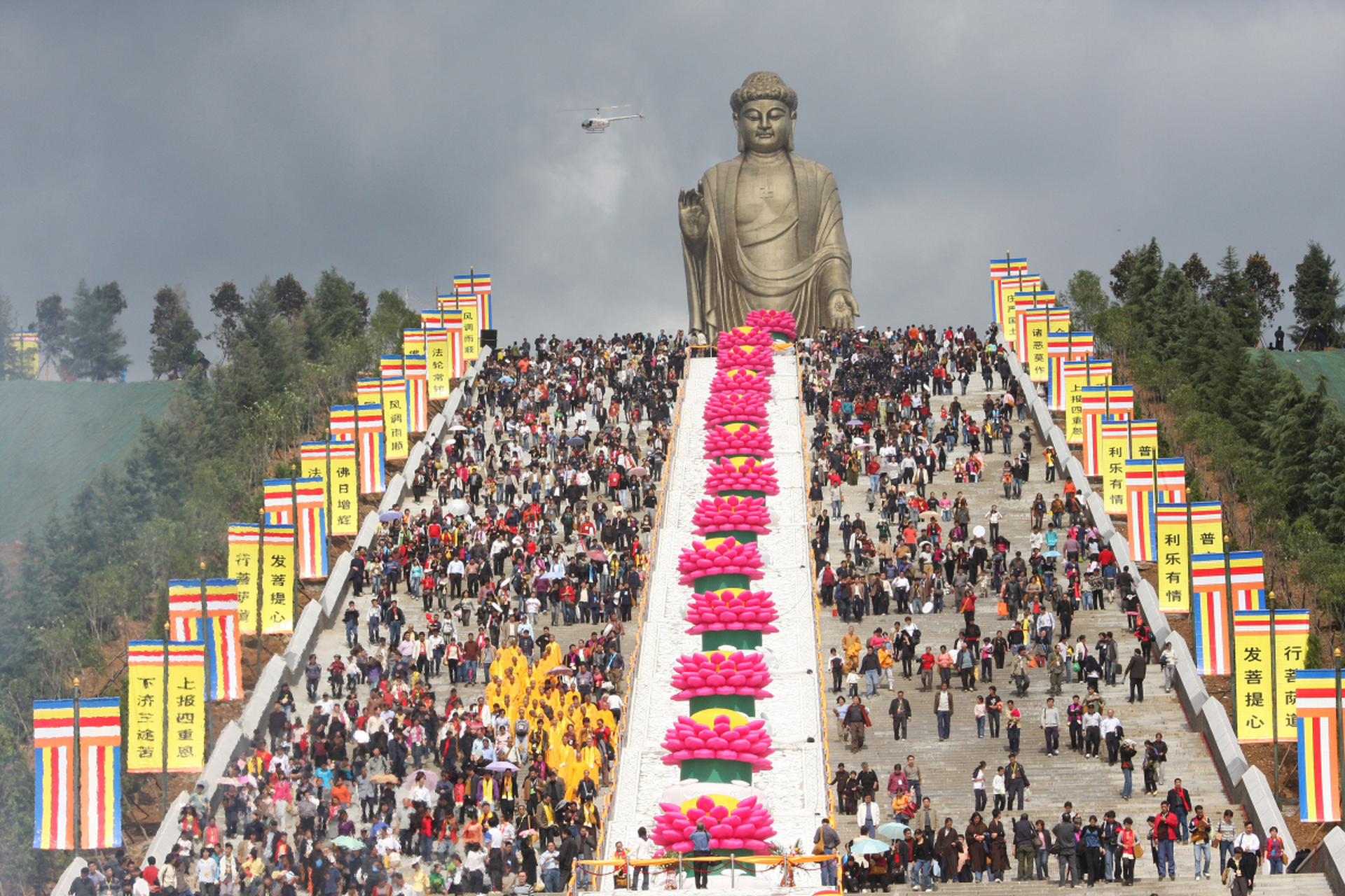 平羌大佛图片