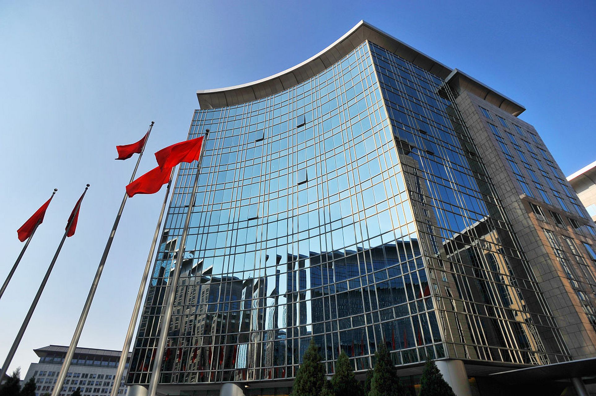 2月24日,北京银保监局开出了一张800余万元的罚单