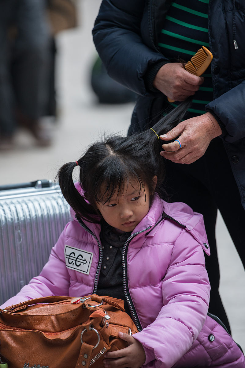 人贩子捂嘴小女孩图片