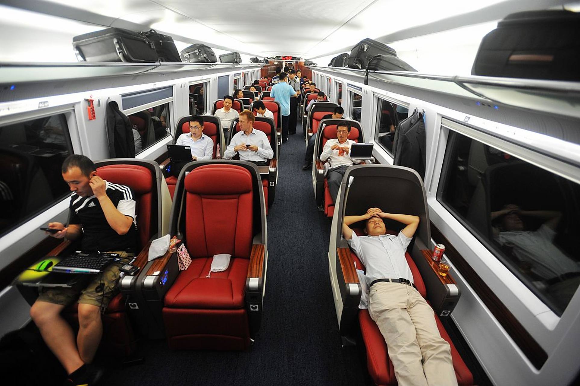 为何"大陆高铁没靠背"?中国中车神回复:"茶叶蛋"功不可没!