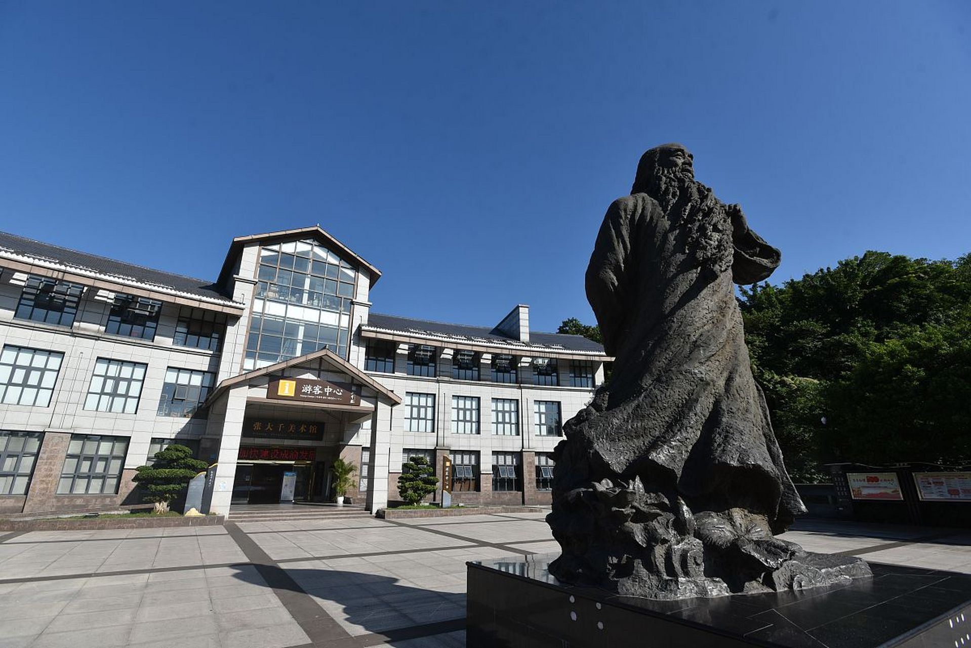 内江十大旅游景点:隆昌石牌坊旅游区,古宇湖旅游区,大千园旅游景区等