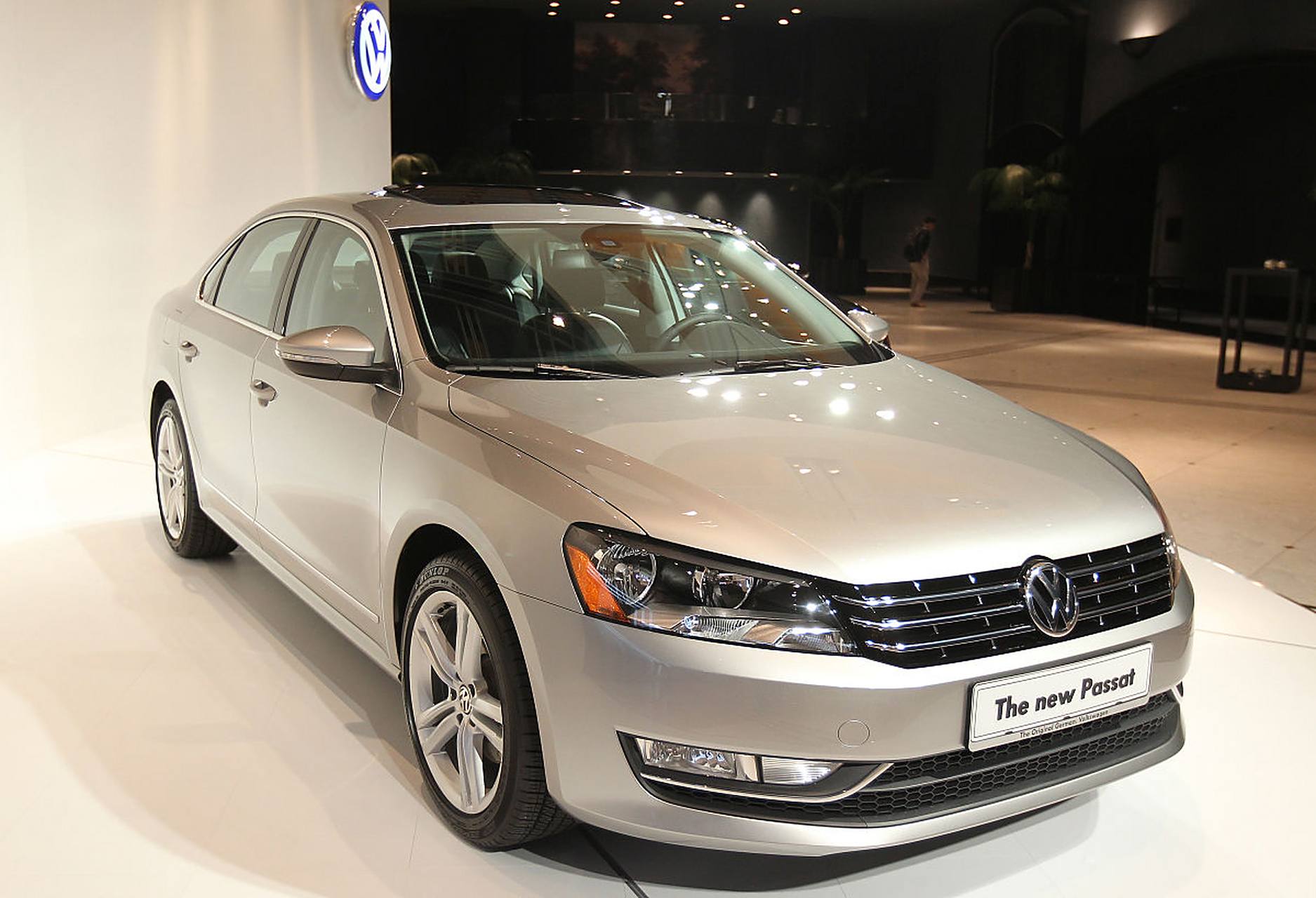 09款进口大众途威是一款时尚简洁的旅行车型,外观流畅且具运动性.