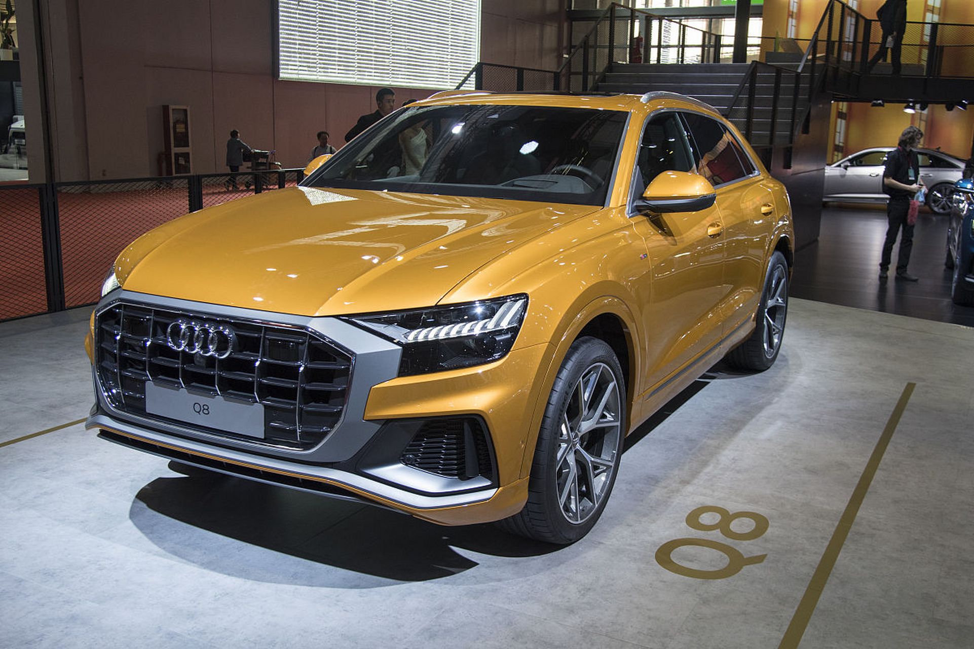 奥迪rs q8正式上市,它只提供一款尊享版的车型,售价区间为  大家好