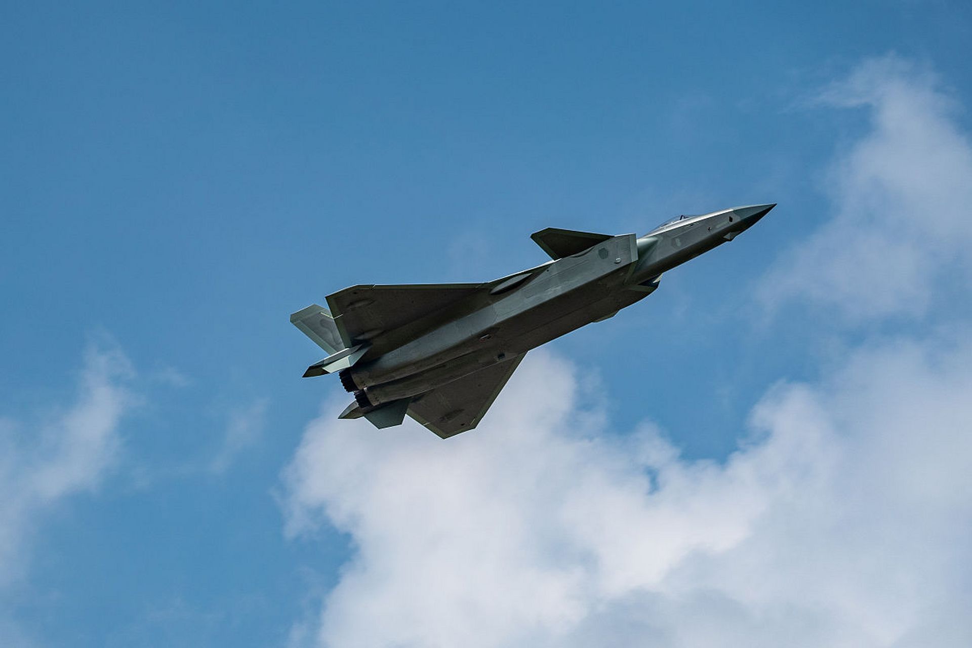 歼20# 中航电测:拟收购成飞集团100%股权 星期四起停牌.