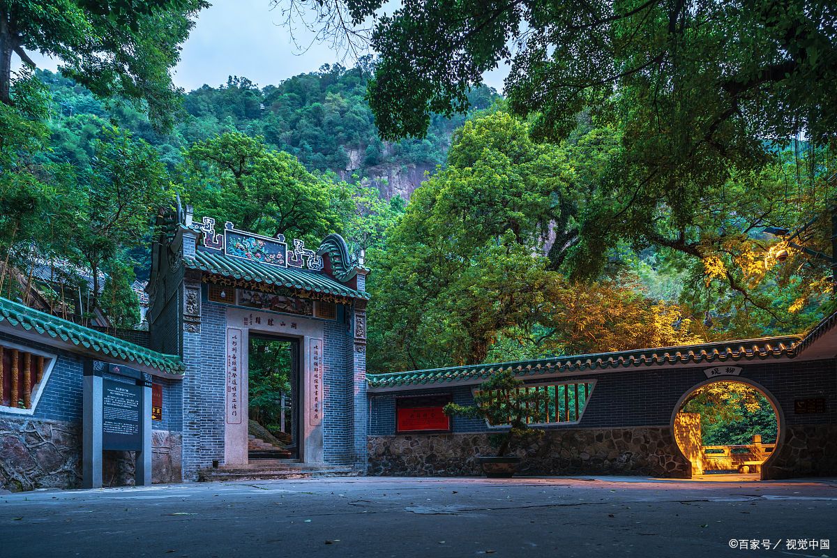 泉州泉港虎岩寺,秋叶缤纷时节,怀旧漫步推荐!