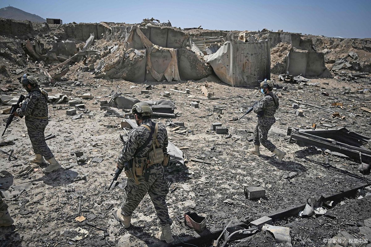 2001年阿富汗战争美军以绝对优势推翻了塔利班,残余逃到荒芜的沙漠和