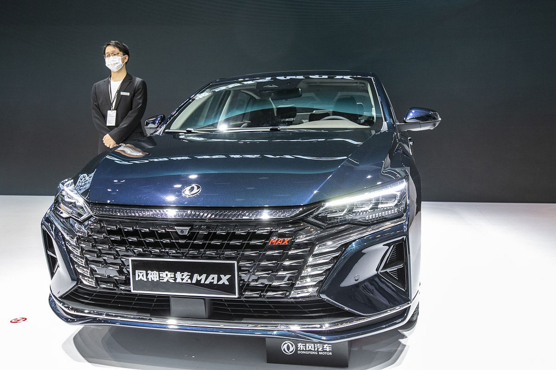 大家好,今天我们将进一步深入了解东风风神新款奕炫max,尤其是那个更