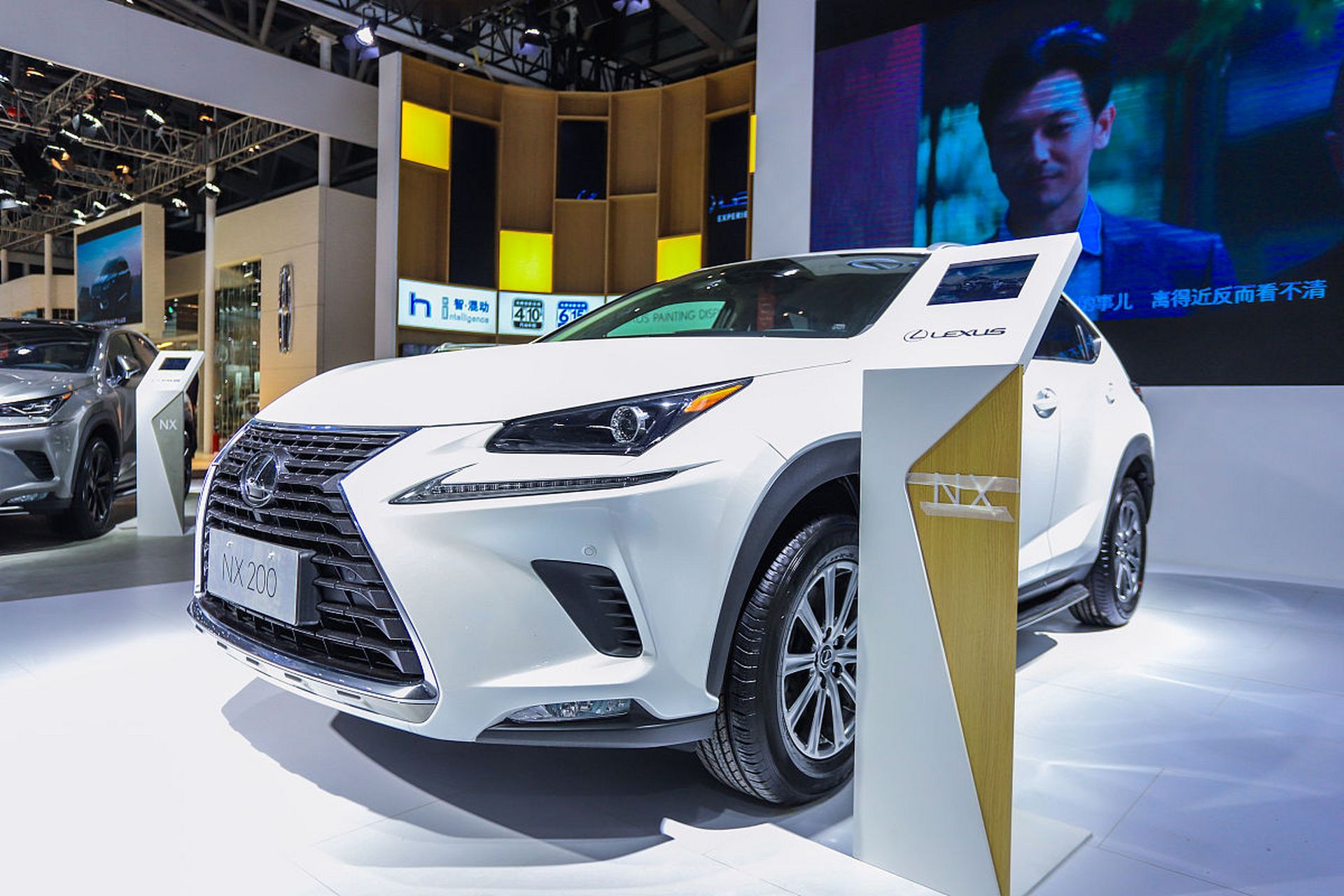 今天要和大家聊聊雷克萨斯nx350h,从品牌,性能,优点和缺点这几个方面