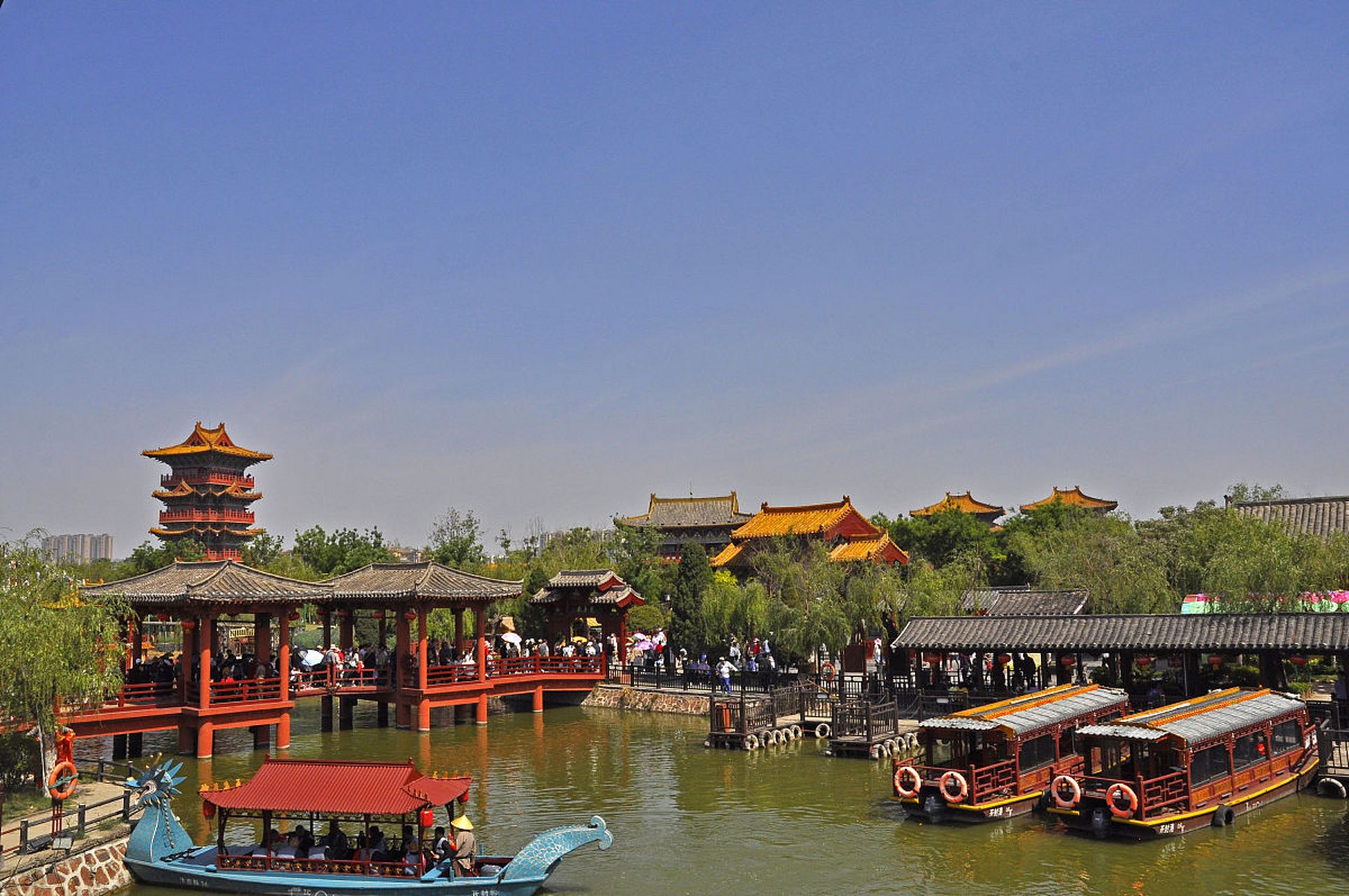 聊城是山东省西部的一个地级市,被誉为"江北水城,运河古都",拥有悠久