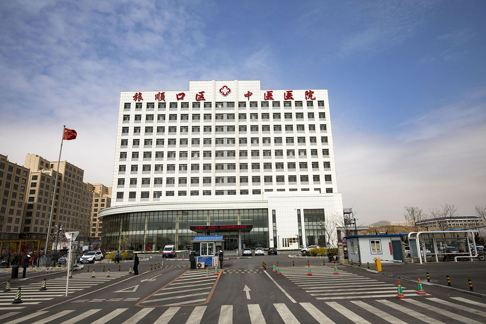 河南唐河县人民医院花数百万购置门牌石?