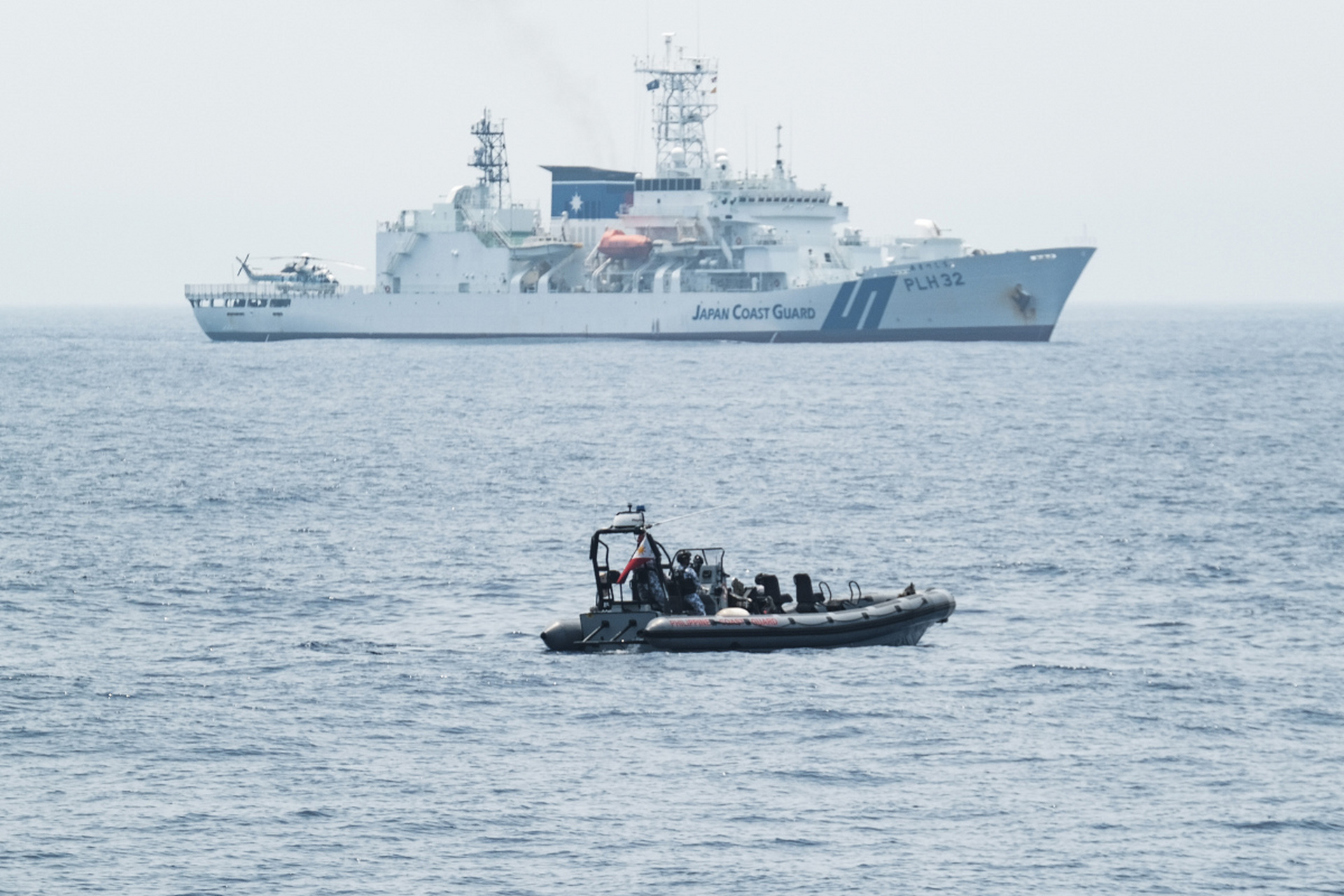 菲律宾:不会放弃向仁爱礁附近废弃军舰输送物资!