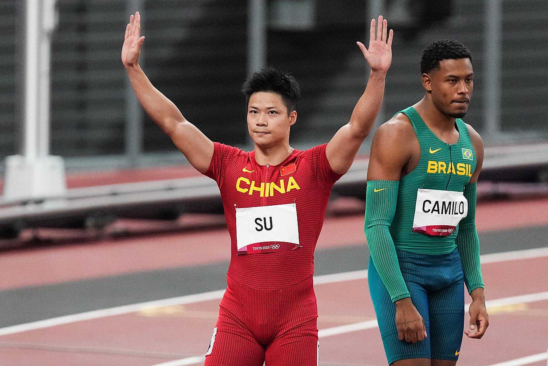 标题:苏炳添:无惧挑战,终得辉煌  正文:  在东京奥运会男子百米飞人