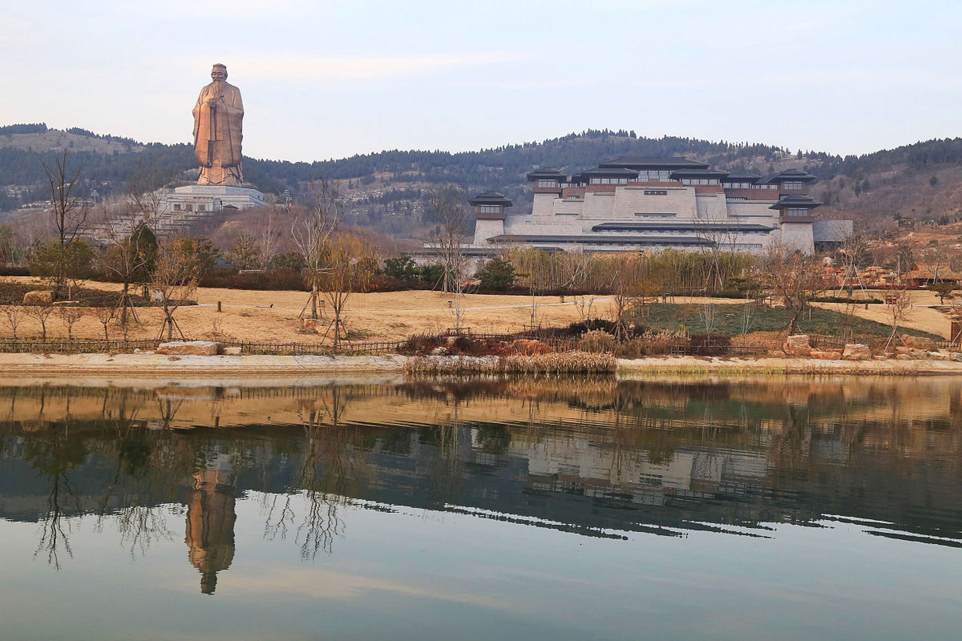 想要深度体验儒家文化?来尼山圣境景区!这里集合了观光,修学和度假,景