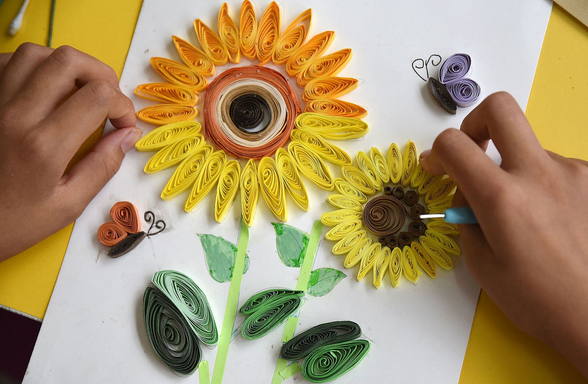 知识创作挑战赛# 今天,就给大家带来一个简单又有趣的皱纹纸向日葵