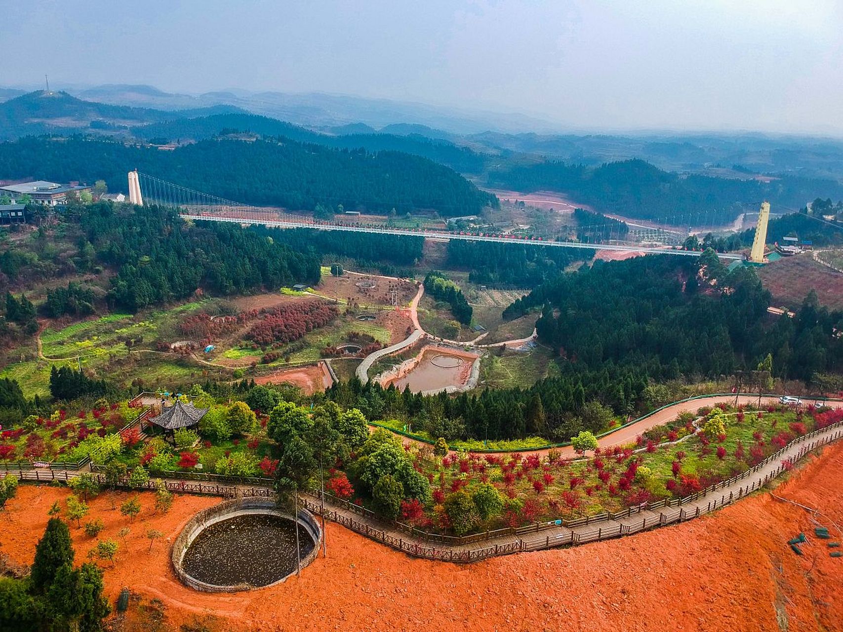 玉皇养生谷位于成都市金堂县官仓镇,景区占地5000余亩,地处成都平原