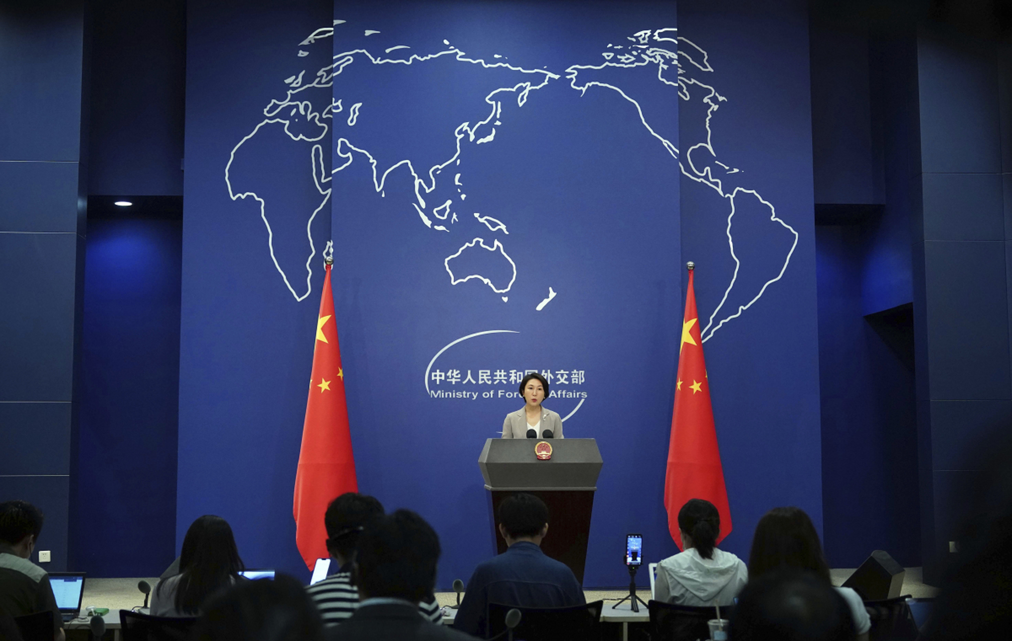 7月28日,外交部发言人毛宁主持例行记者会.