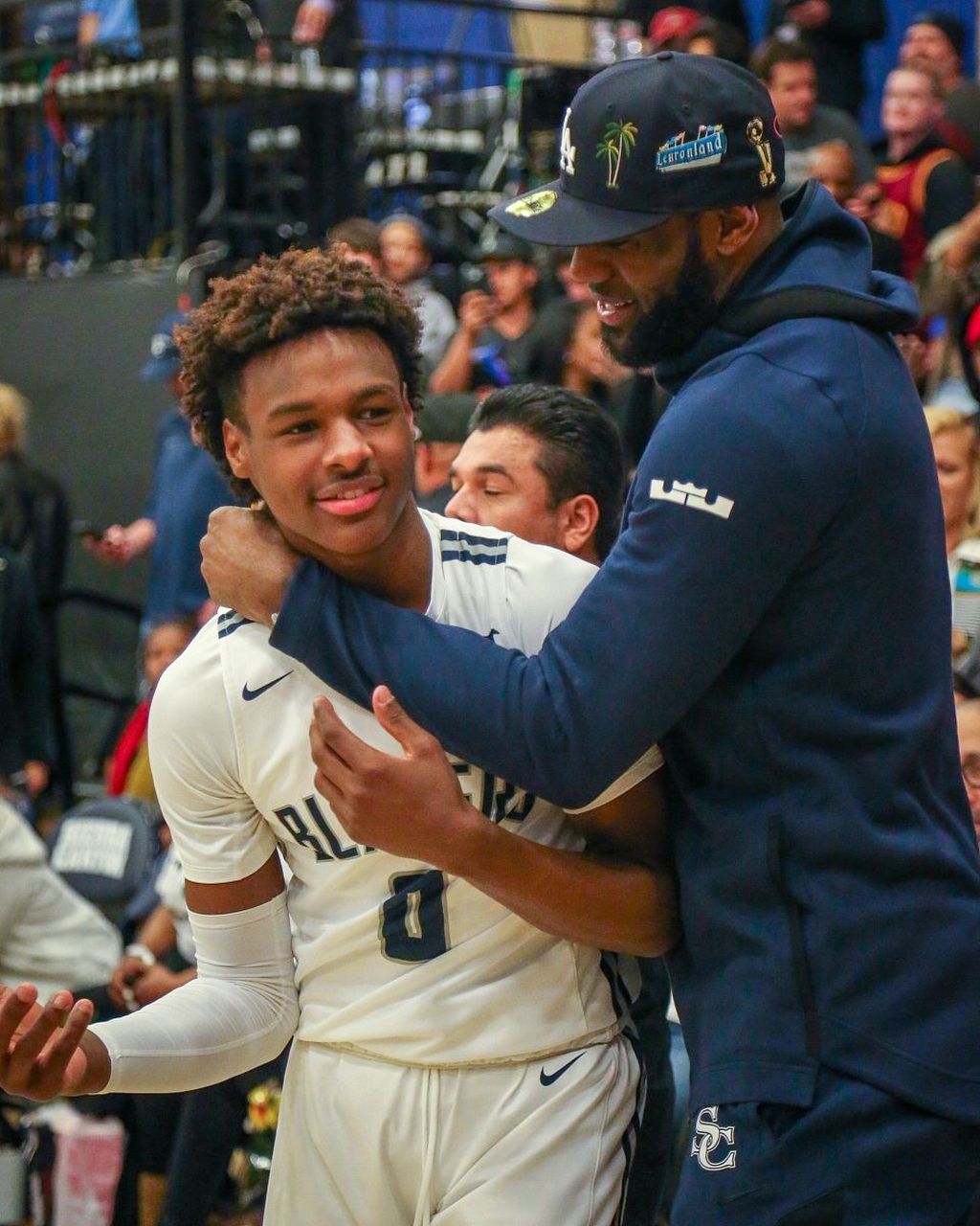 布朗尼遭遇心脏骤停#   据shams报道,南加州大学篮球队的一名名为