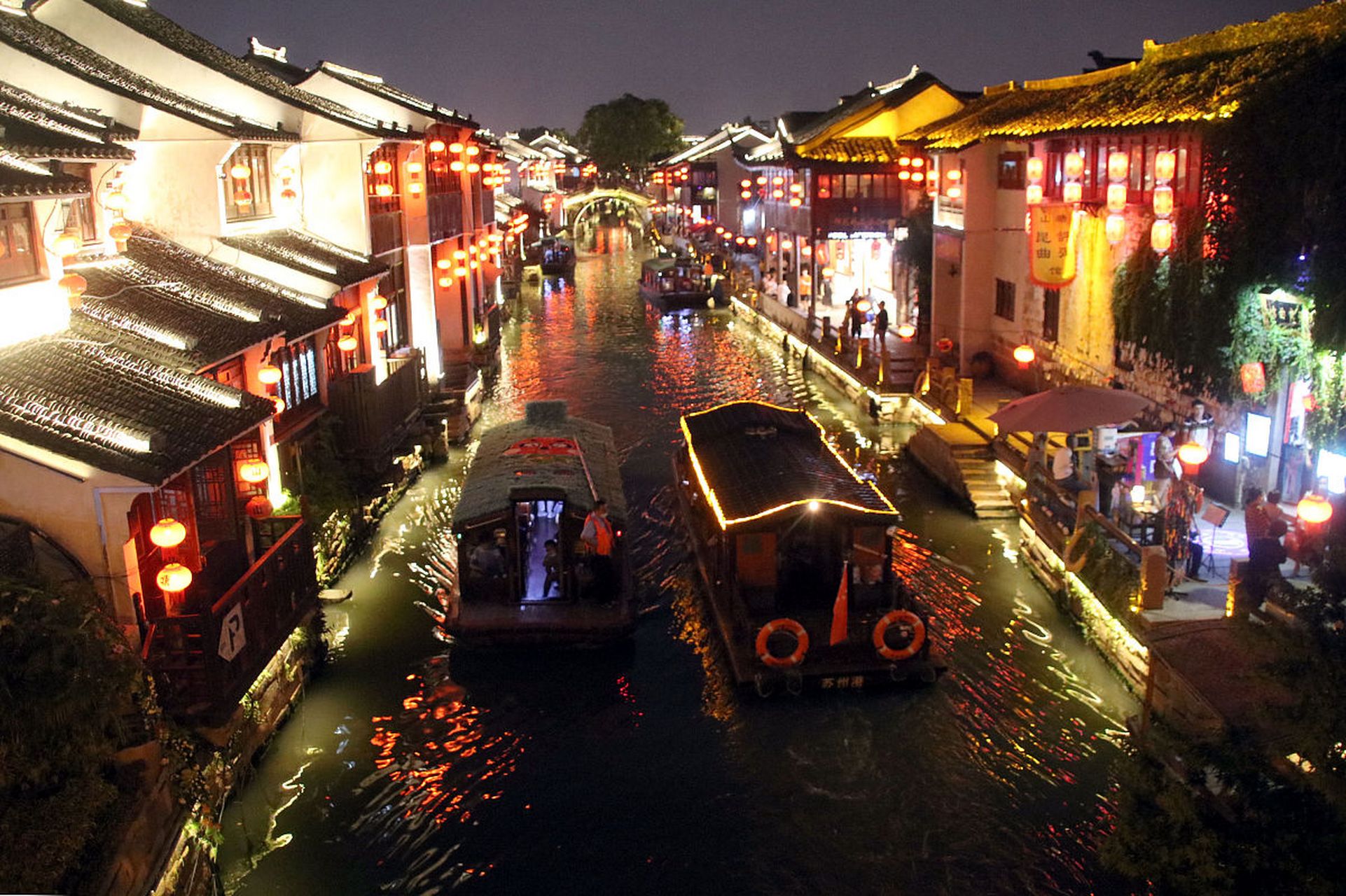 湖州太湖古镇夜景图片