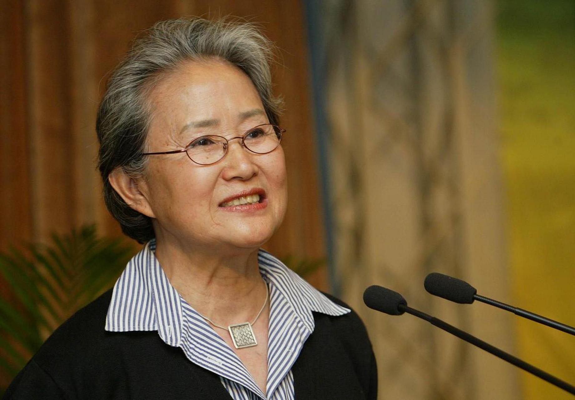 我最有印象的女作家张洁和冰心 近期惊闻女作家张洁离世,觉得真是中国