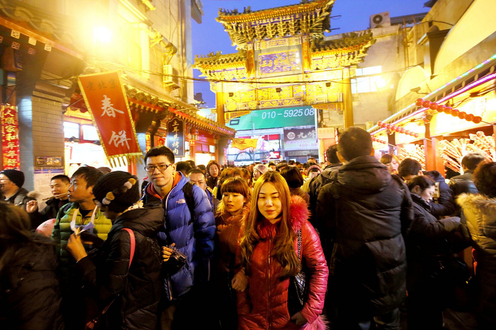 簋街:这是北京最有名的美食街之一,位于东直门内大街.